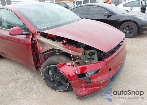 2026 Tesla Model Y Long Range Dual Motor All-Wheel Drive z USA, uszkodzony, nr VIN 7SAYGDED6TA582922